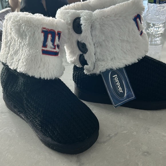 NY Giants Slippers by Forever Collectibles - Picture 8 of 10